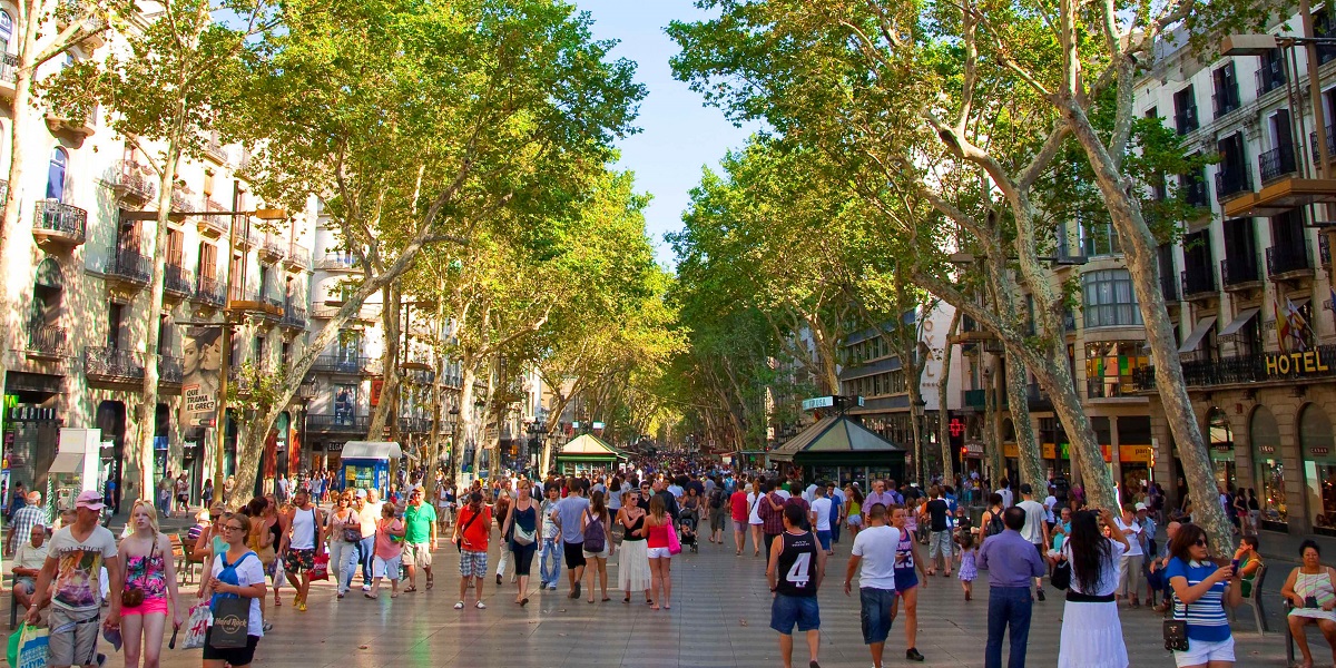 Обзорная экскурсия по Барселоне - пешеходная улица Рамбла в Барселоне