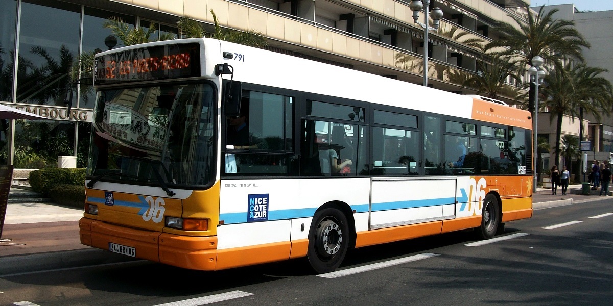 How to get from Nice to Saint Tropez by bus.