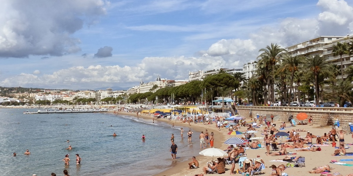 The Croisette beach (La plage de la Croisette)