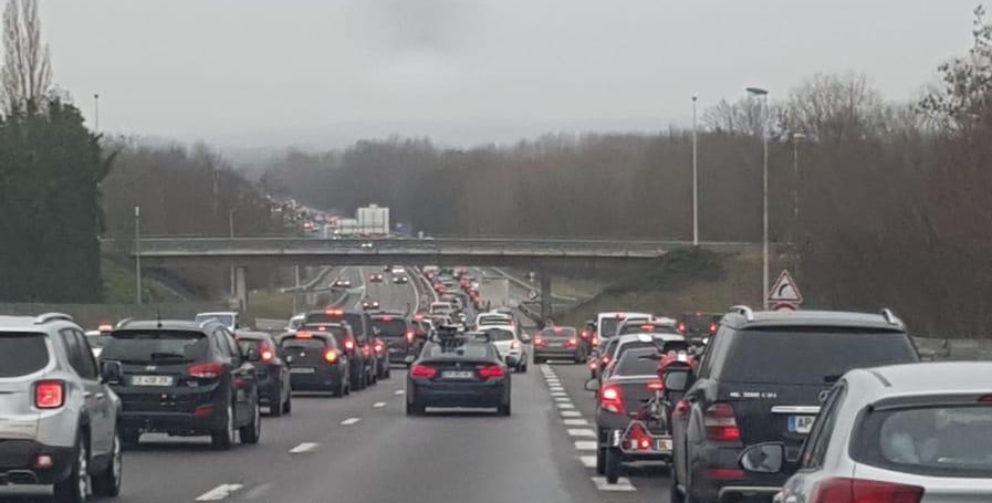 Road traffic from Geneva airport to Courchevel by autobahn. Train is cheaper