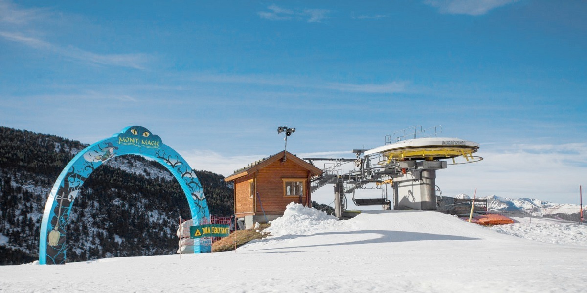 How to get from Barcelona Airport to Canillo.
