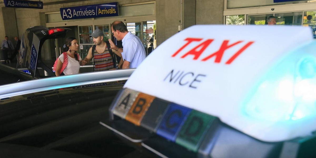 How to get from Nice to Saint Tropez by taxi.