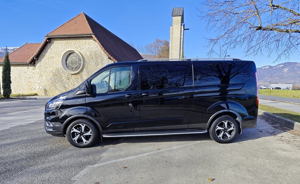 Travel from Geneva airport to Courchevel by Ford Tourneo