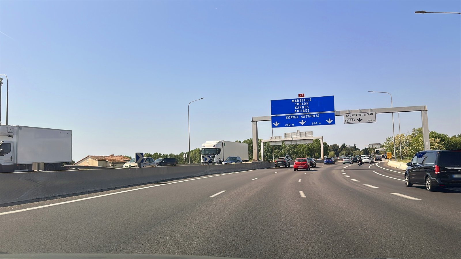 Sign indicating the start of the A8 motorway from Nice to Saint-Tropez