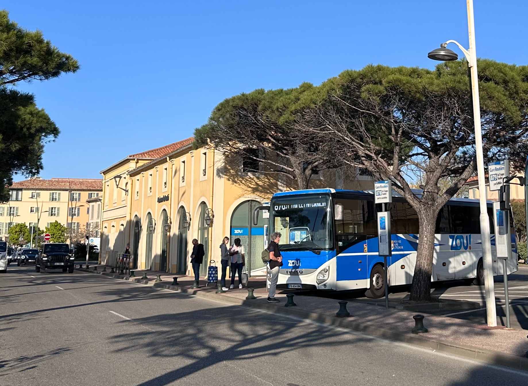 Bus N 876 from Saint-Raphael to Saint Tropez)