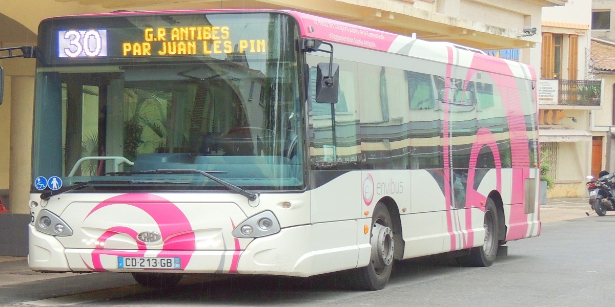 How to get to Antibes by bus