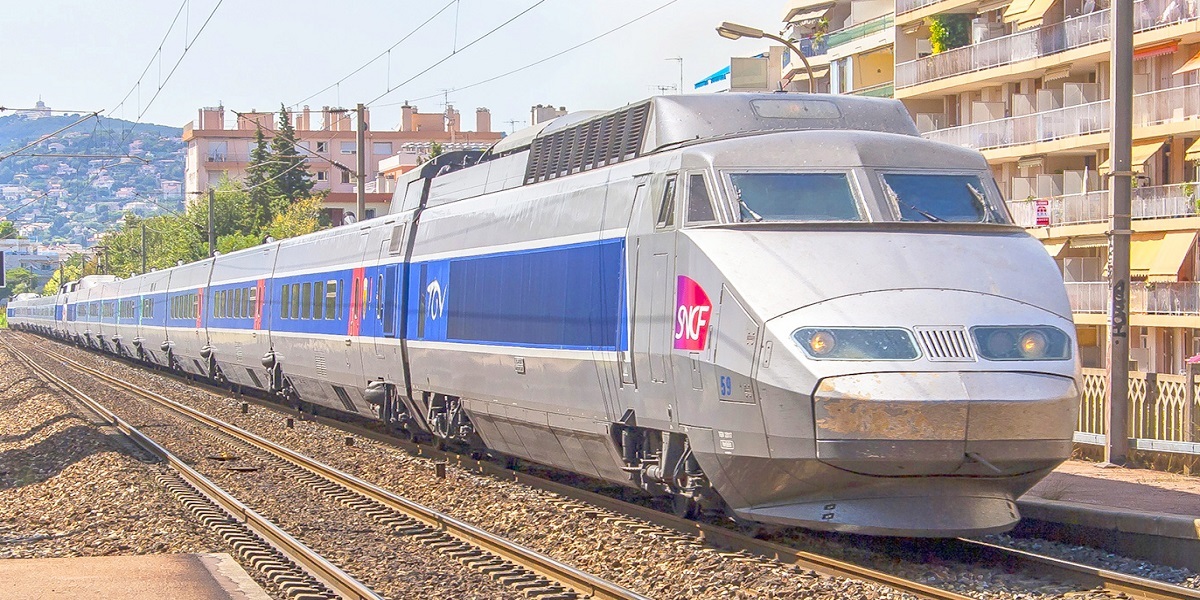 How to get to Antibes by train