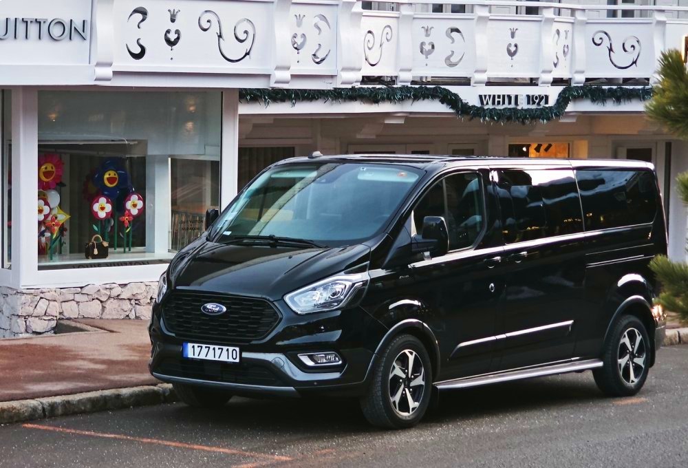 Comfort private transfer Geneva to Courchevel by Ford Tourneo for up to 7 passengers