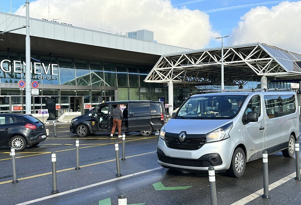 Renault Trafic - вместительный ван для 8 чел с 8-9 чемоданами L, для трансфера Аэропорт Женева - Куршевель
