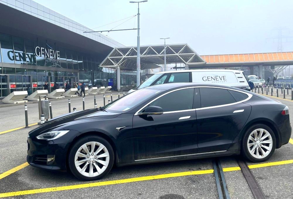 Tesla Model S для 3-4 человек с большим багажником и полным приводом 4x4 для трансфера из аэропорта Женевы в Куршевель