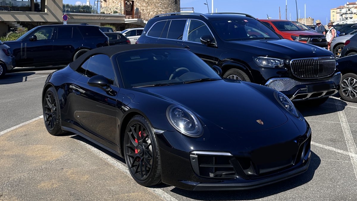 Cars available for private transfer from Antibes to Saint-Tropez