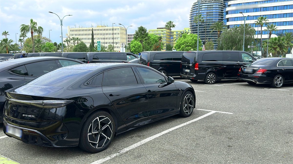 Cars available for private transfer from Nice Airport to Cavalaire-sur-Mer