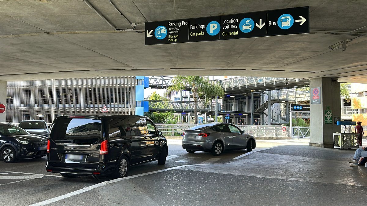 Cars available for private transfer from Nice Airport to Cogolin