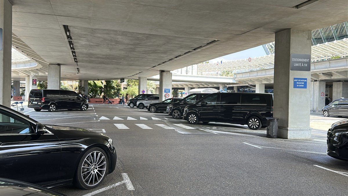 Cars available for private transfer from Nice Airport to Frejus
