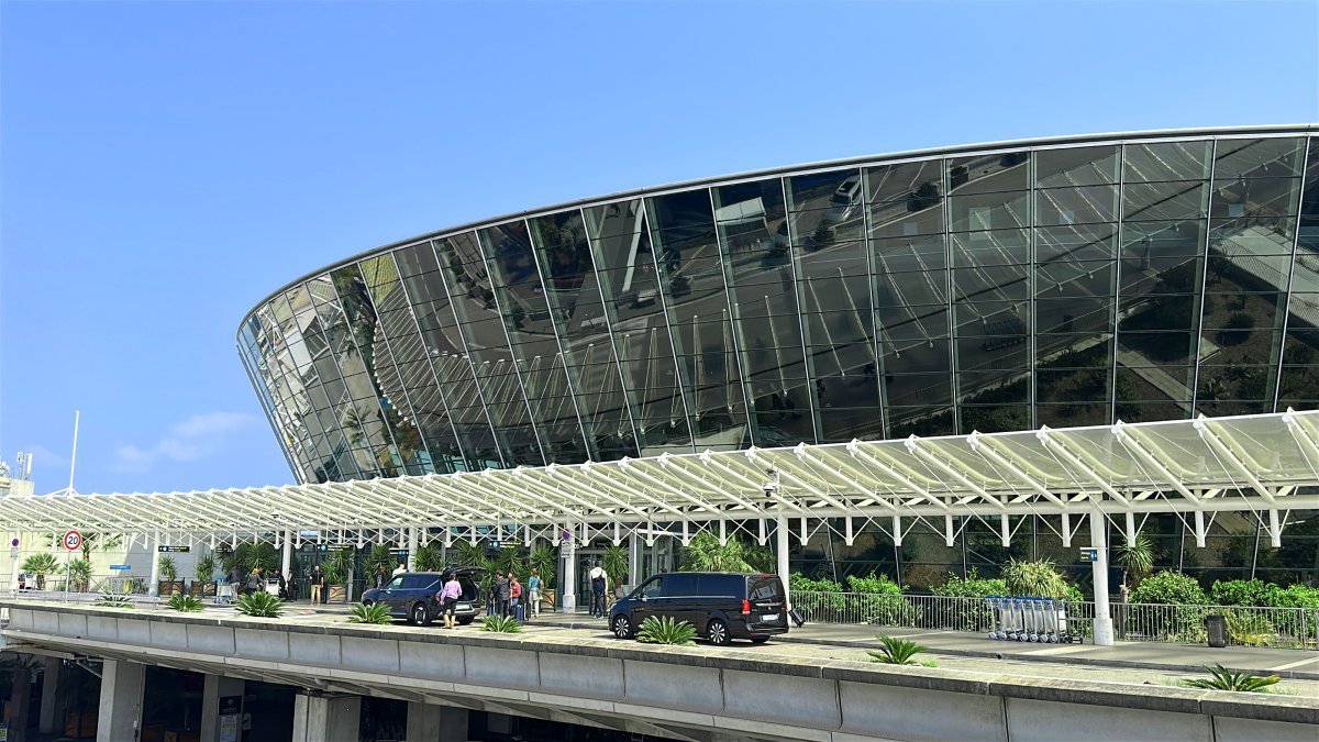 Cars available for private transfer from Nice Airport to La Croix-Valmer