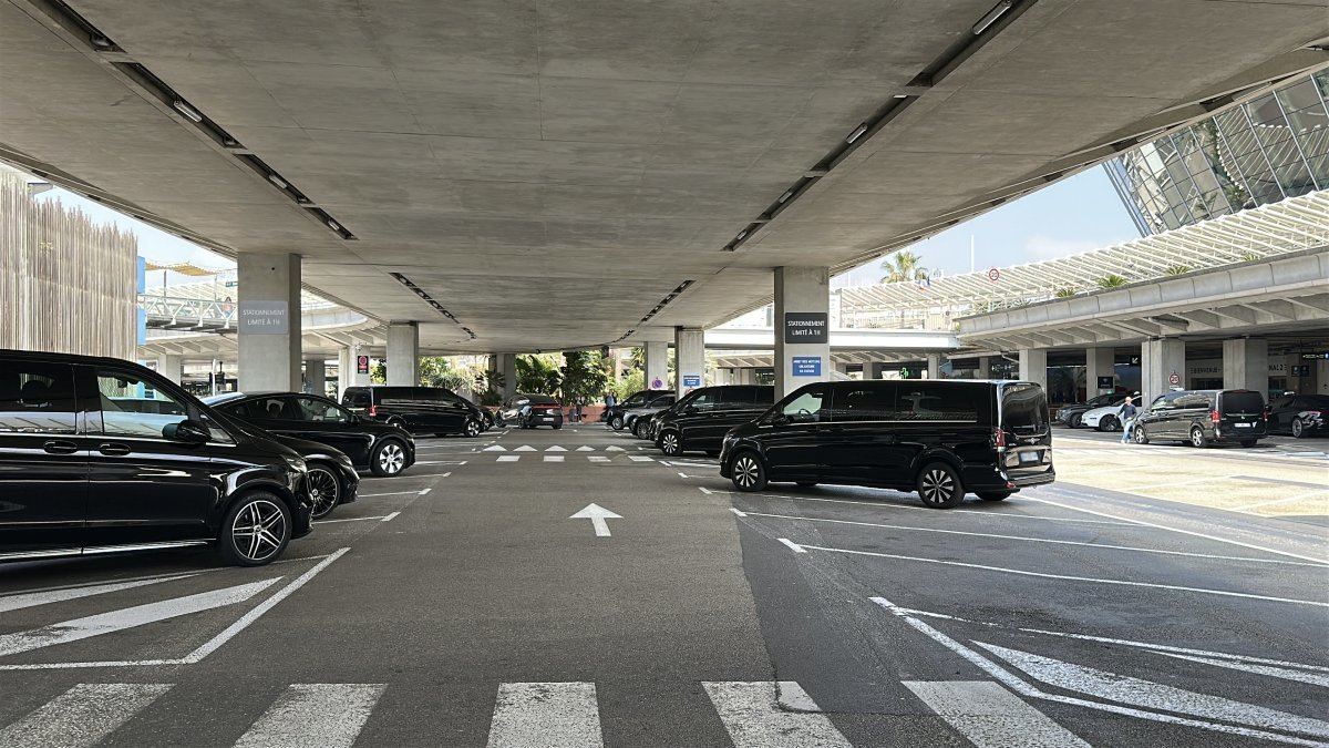 Cars available for private transfer from Nice Airport to Ramatuelle