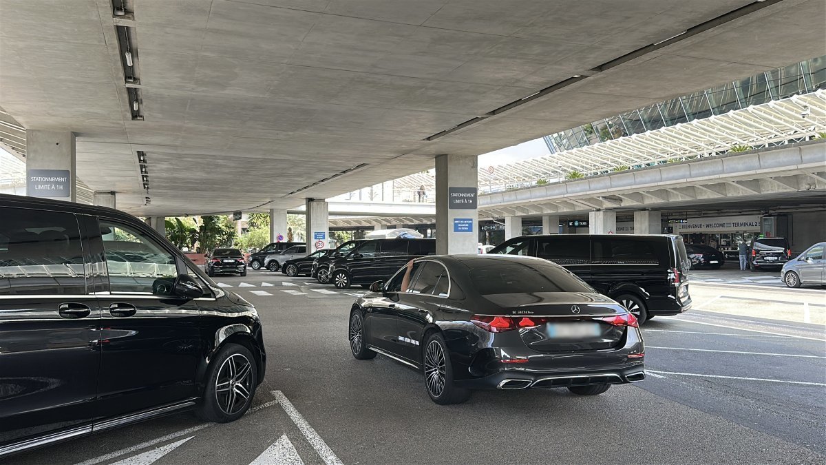 Cars available for private transfer from Nice Airport to Saint-Raphael