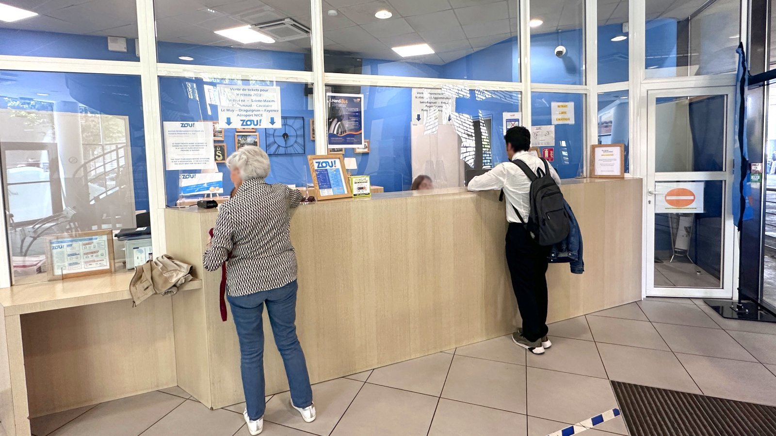 Passenger buying a ticket at the ticket office for Bus No. 876 from Saint-Raphaël to Saint-Tropez