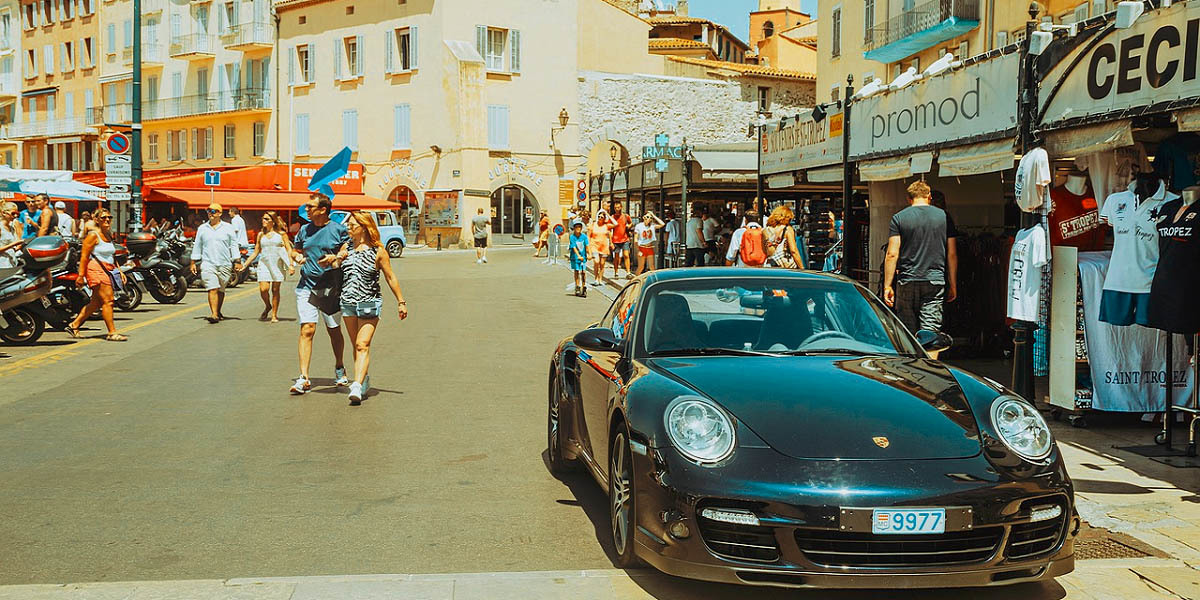 Book a taxi from Nice airport to Saint Tropez. English-speaking drivers to St Tropez