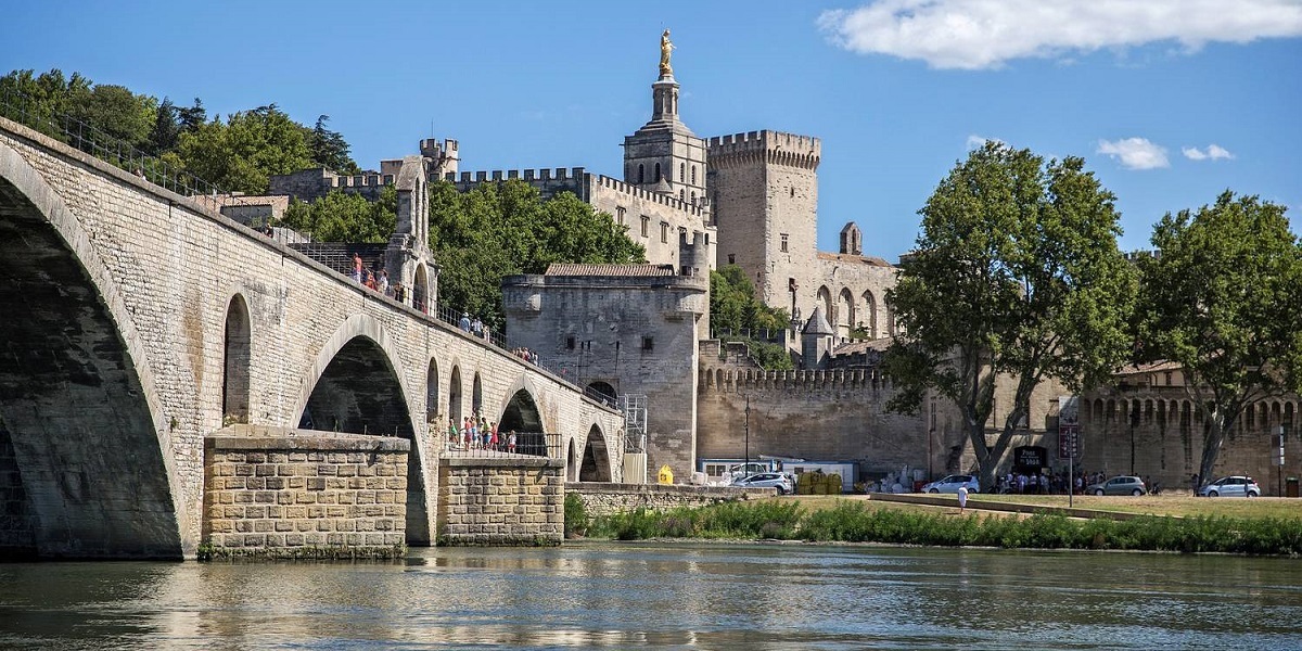 Taxi from Airport Marseille to Avignon. English-speaking drivers