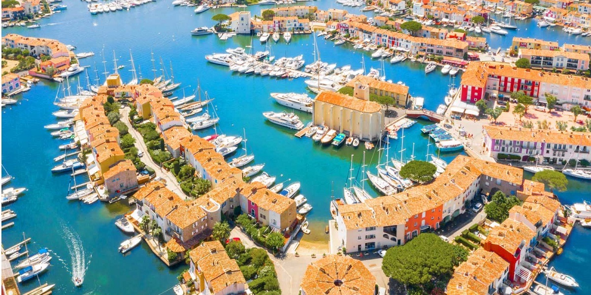 Book a taxi from Nice airport to Grimaud port.