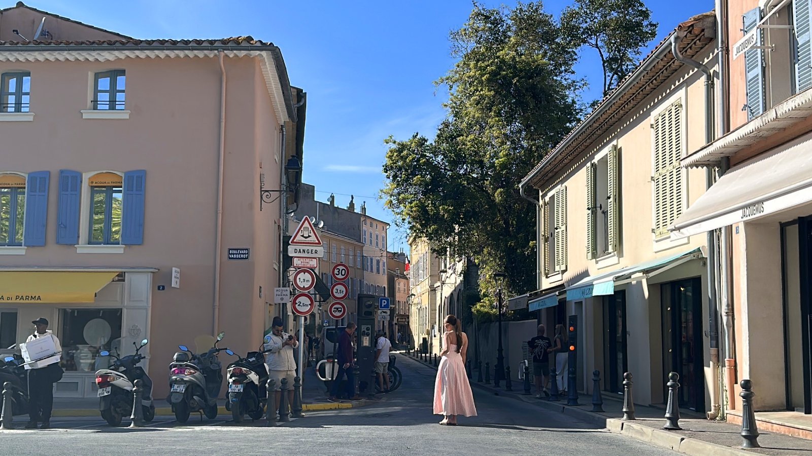 The second entrance device to the old town of Saint-Tropez, in the restricted access area