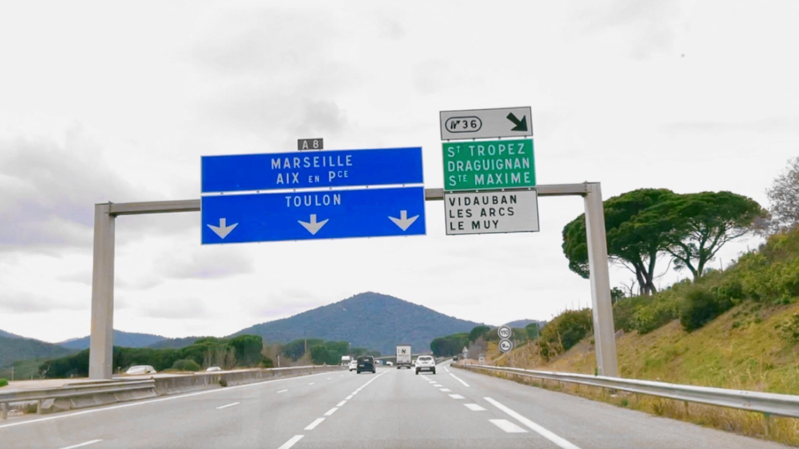 The exit sign from the A8 motorway to Saint-Tropez
