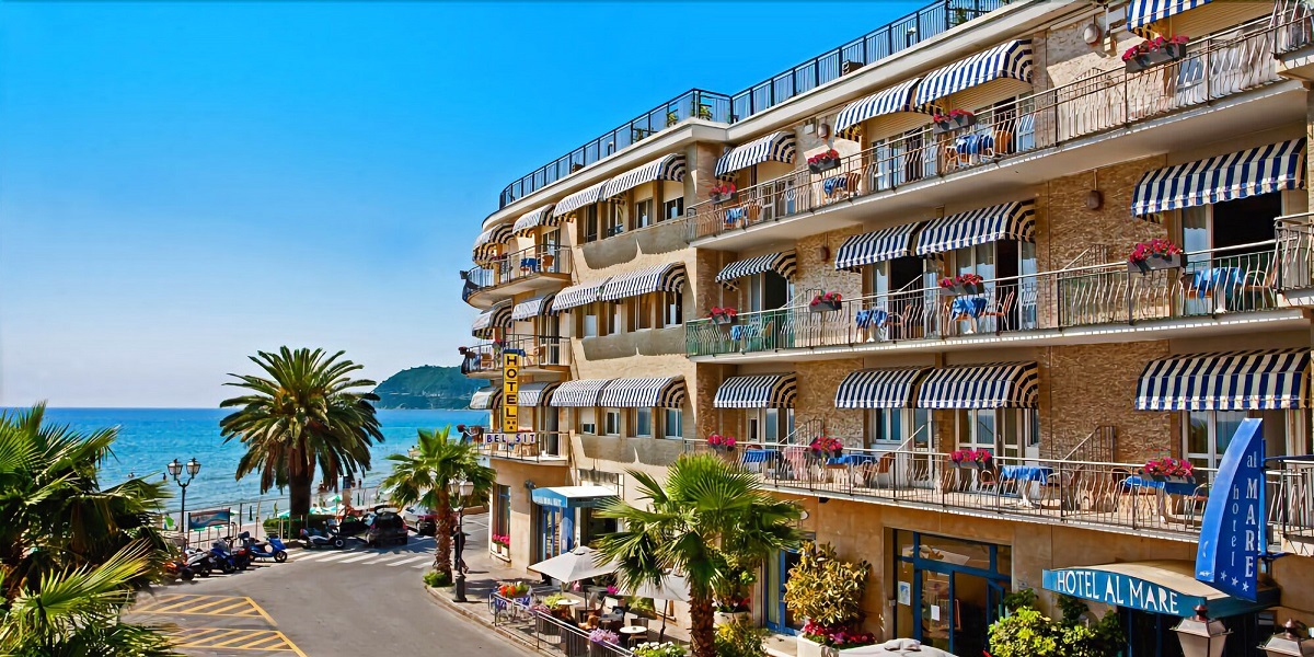 Book a taxi from Nice airport to Alassio.
