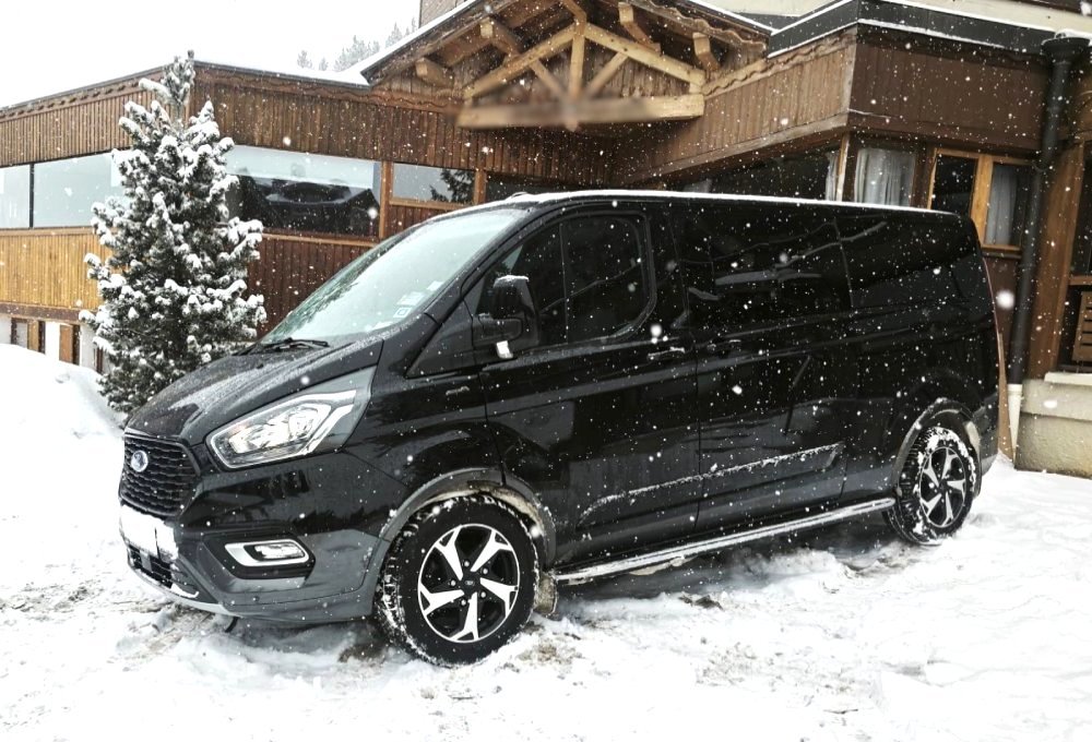 Ford Tourneo minivan with comfortable seats and a large trunk for private transfer from Geneva airport to Chamonix