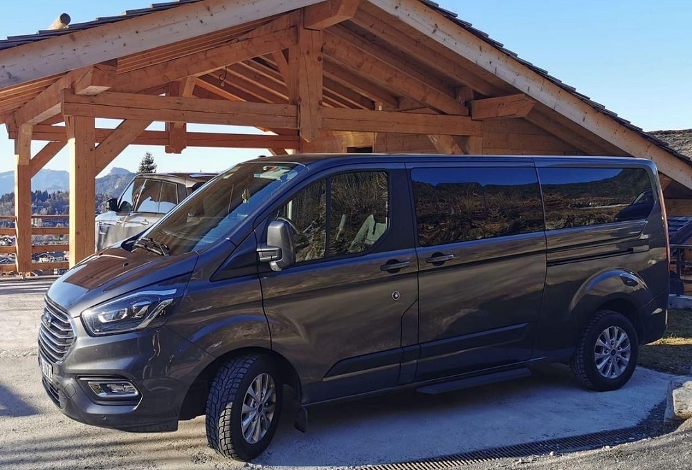 Book a taxi from Geneva Airport to Courchevel by Ford Tourneo