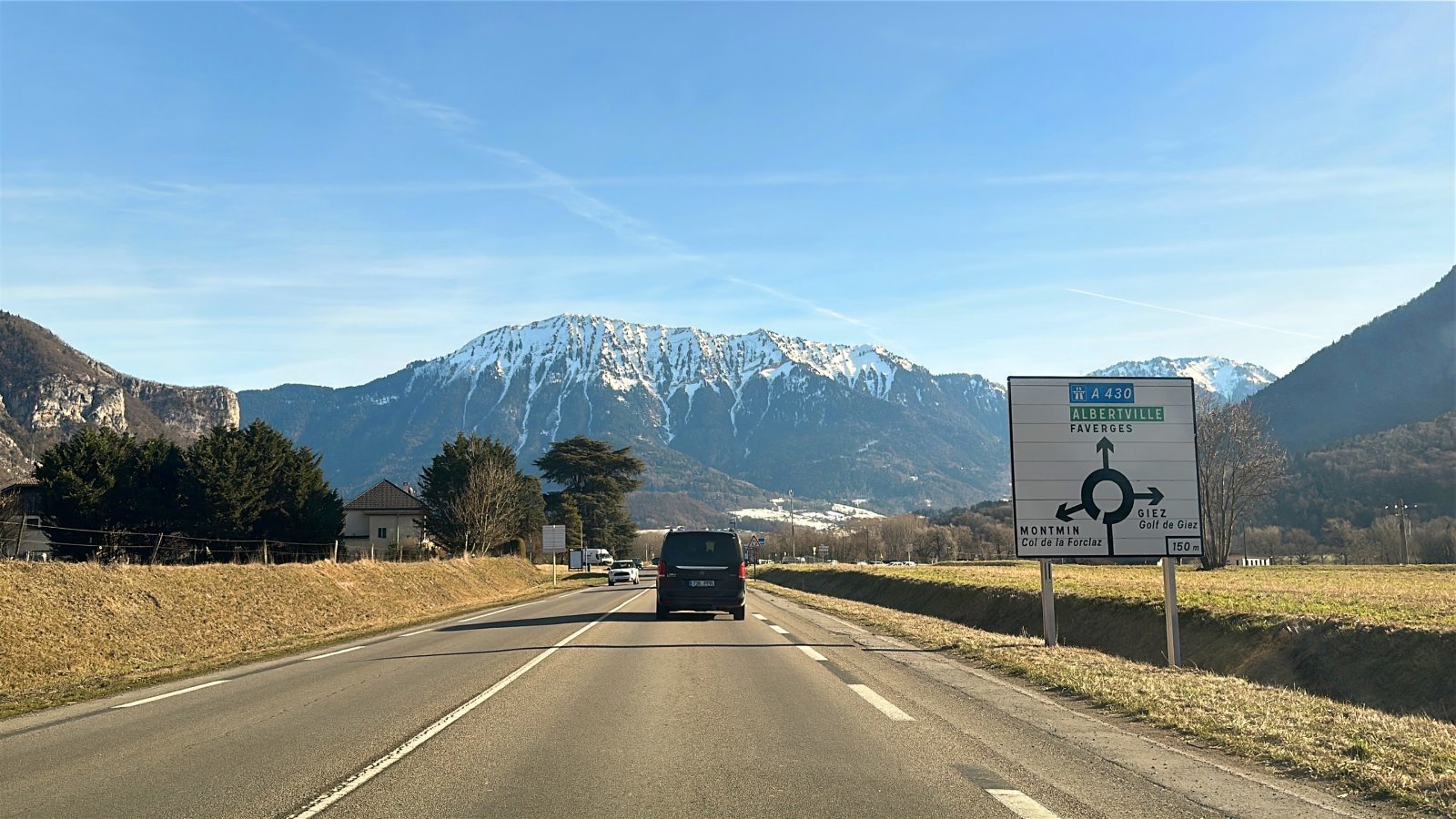 Private transfer from Geneva Airport to Courchevel by car in winter 2026
