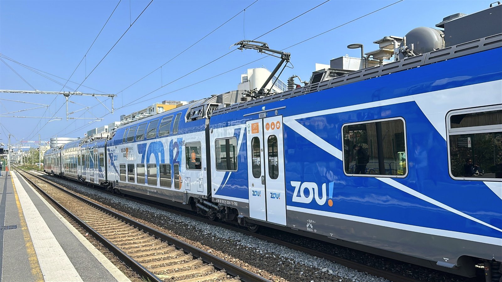 How to get from Nice Airport to Saint-Tropez by train