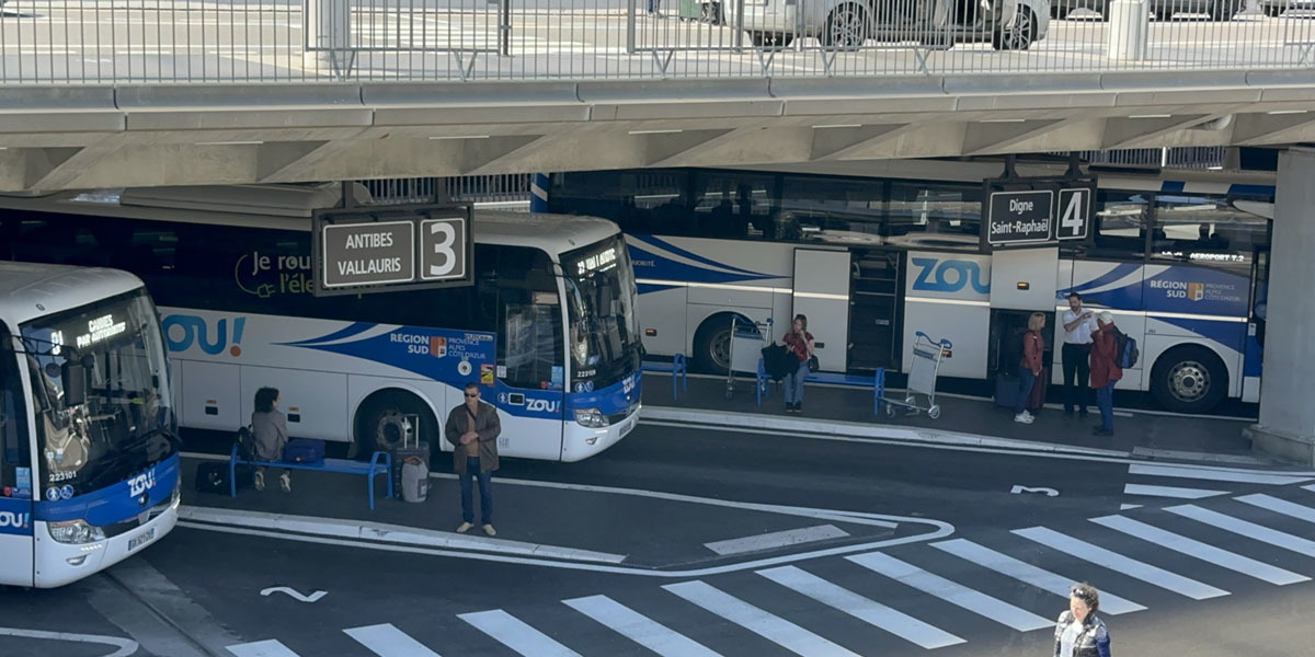 How to get from Nice airport of St Tropez by bus