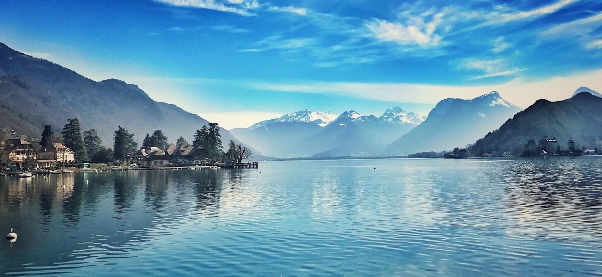 Scenic transfer road from Geneva Airport to Courchevel via Lake Annecy