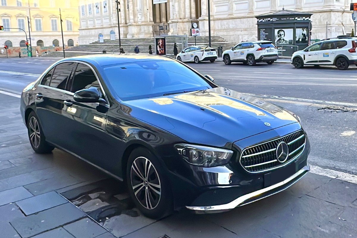 Mercedes E-class in Rome for summer transfer