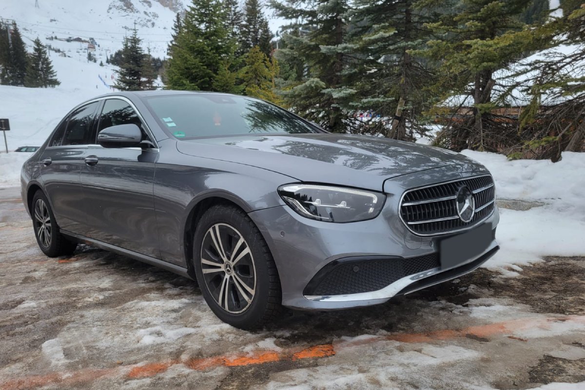 Mercedes E-class in Meribel for winter transfer
