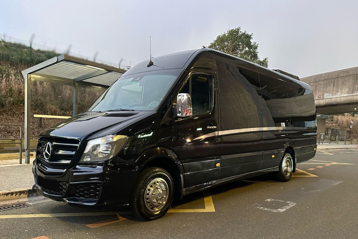 Mercedes Sprinter bus used for big group transfer from Milan to La Spezia