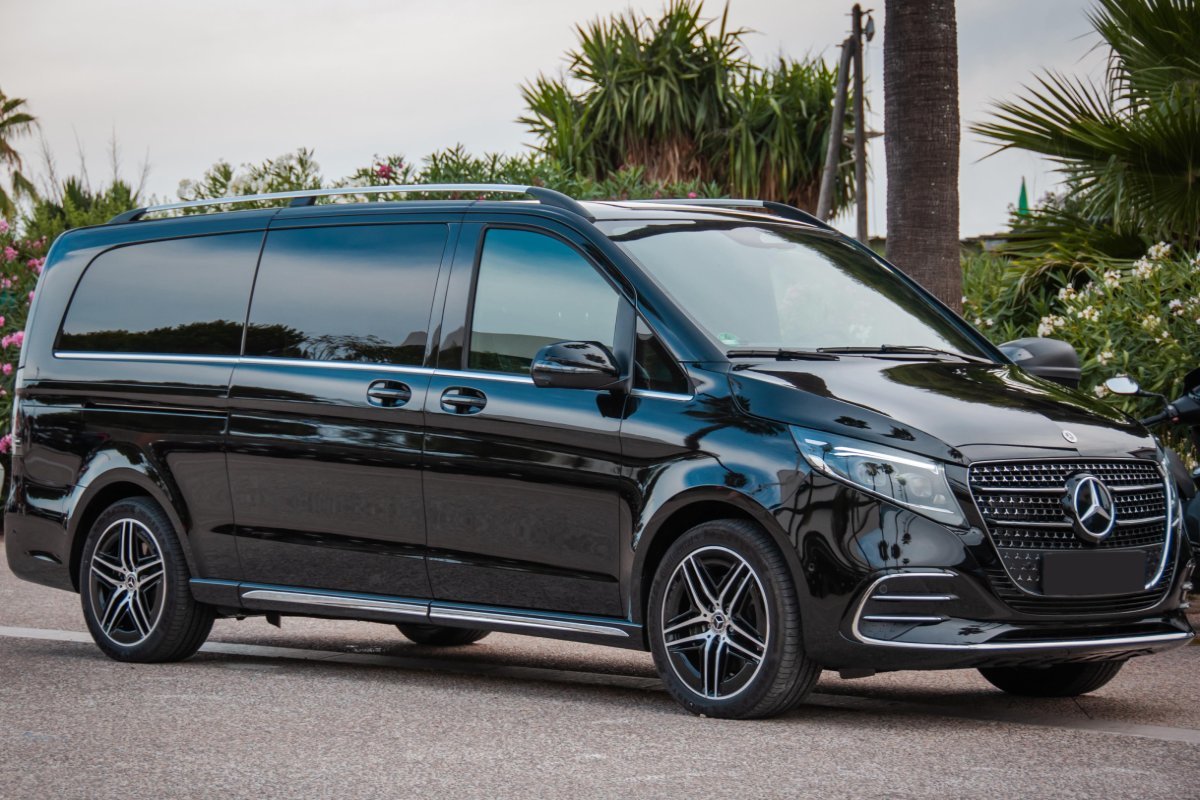Mercedes V-Class 2025 premium minivan for transfer Milan to Como