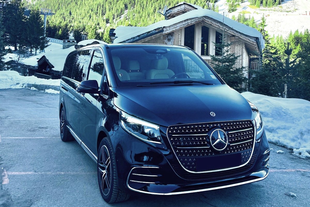 Mercedes V-class (2026) in Courchevel for winter transfer
