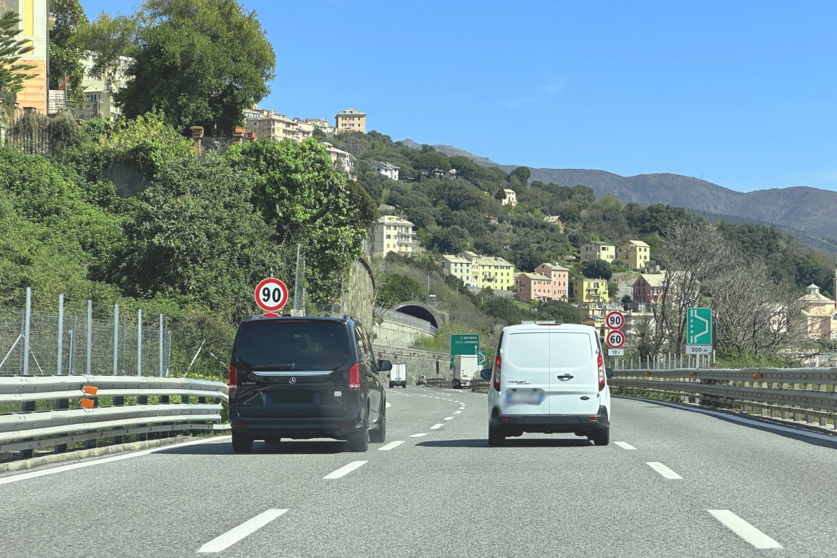 Mercedes V-Class transporting passengers to their hotel on the motorway