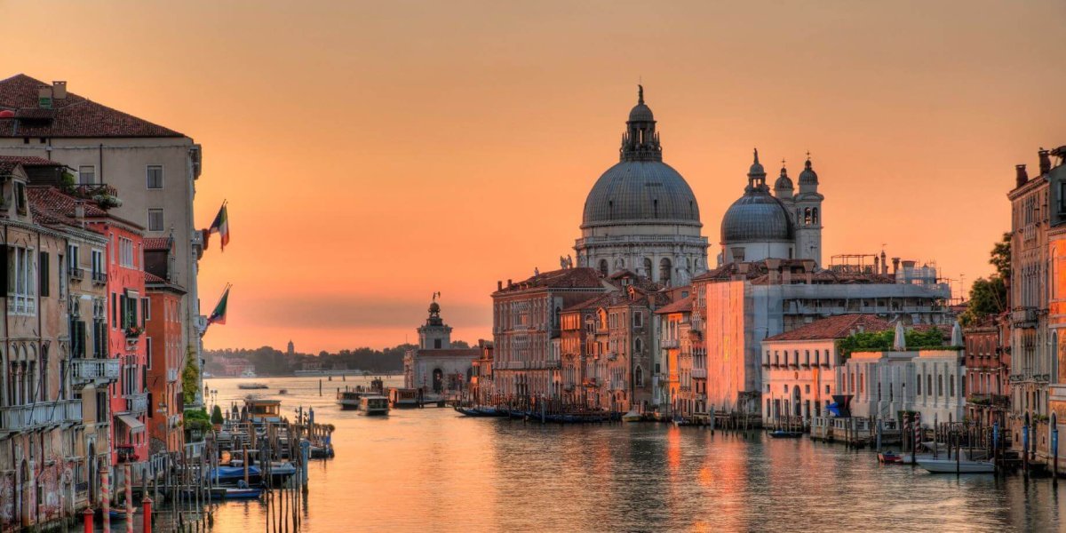 Useful information about transfer from Milan to Venezia