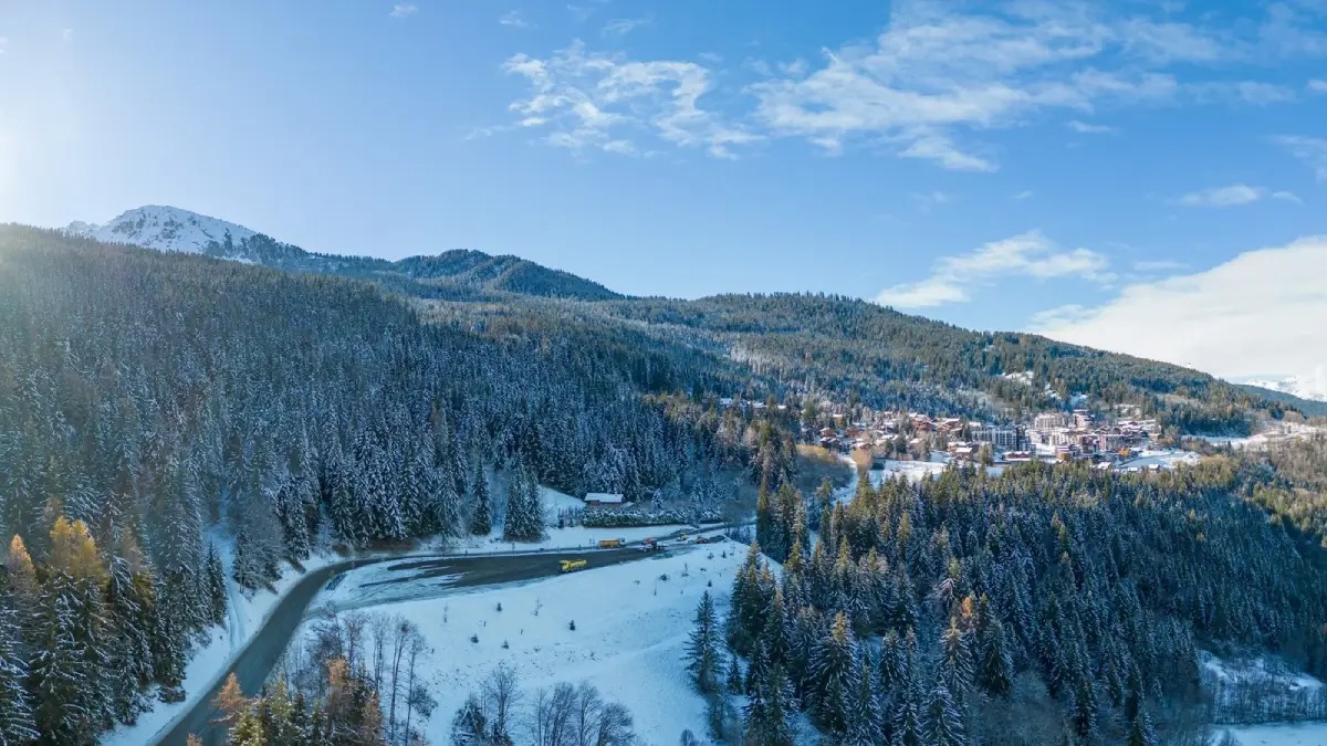 Private winter transfer from Chambery Airport to La Tania