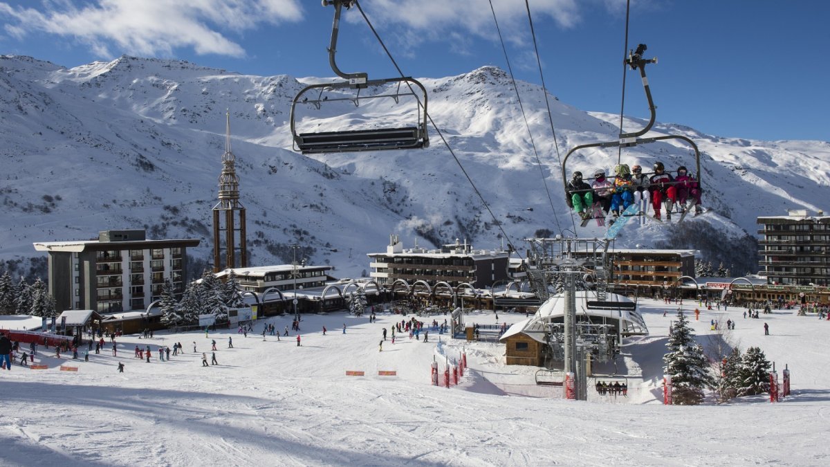 Private winter transfer from Chambery Airport to Les Menuires