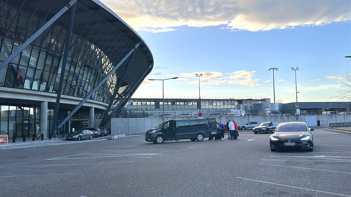 Private winter transfer from Lyon Airport to Meribel
