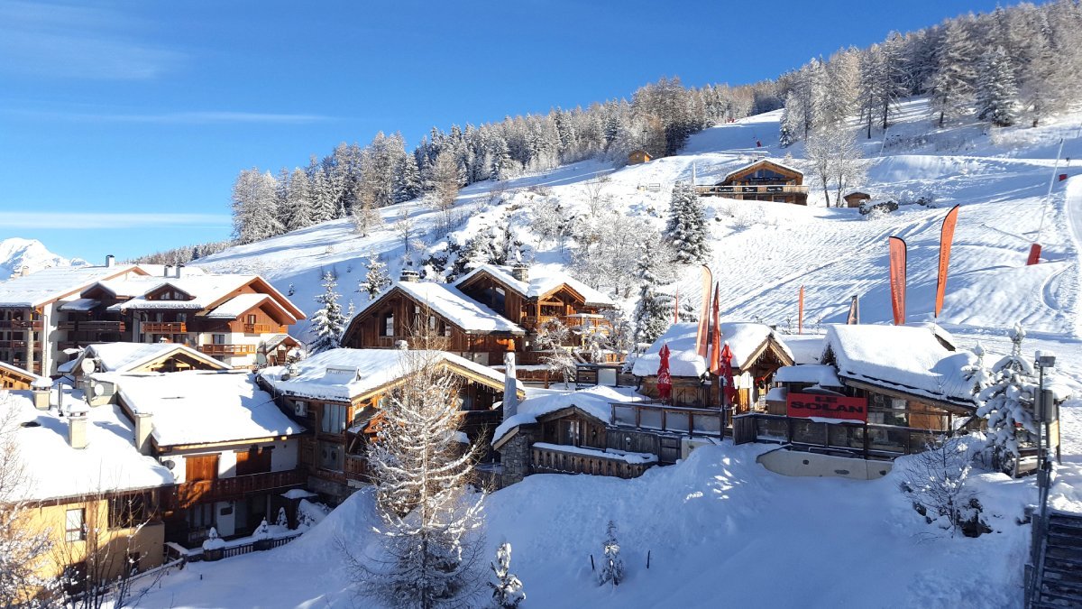 Private winter transfer from Lyon Airport to Peisey-Vallandry