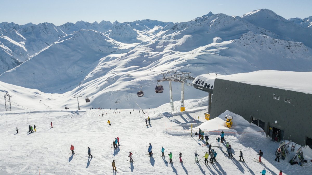 Private winter transfer from Milan to Andermatt
