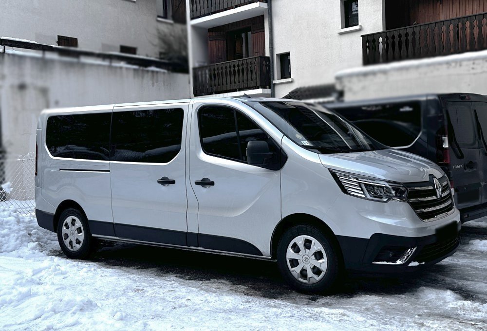 Renault Trafic minivan for a trip from Geneva airport to Chamonix for 8 passengers and a very large amount of luggage
