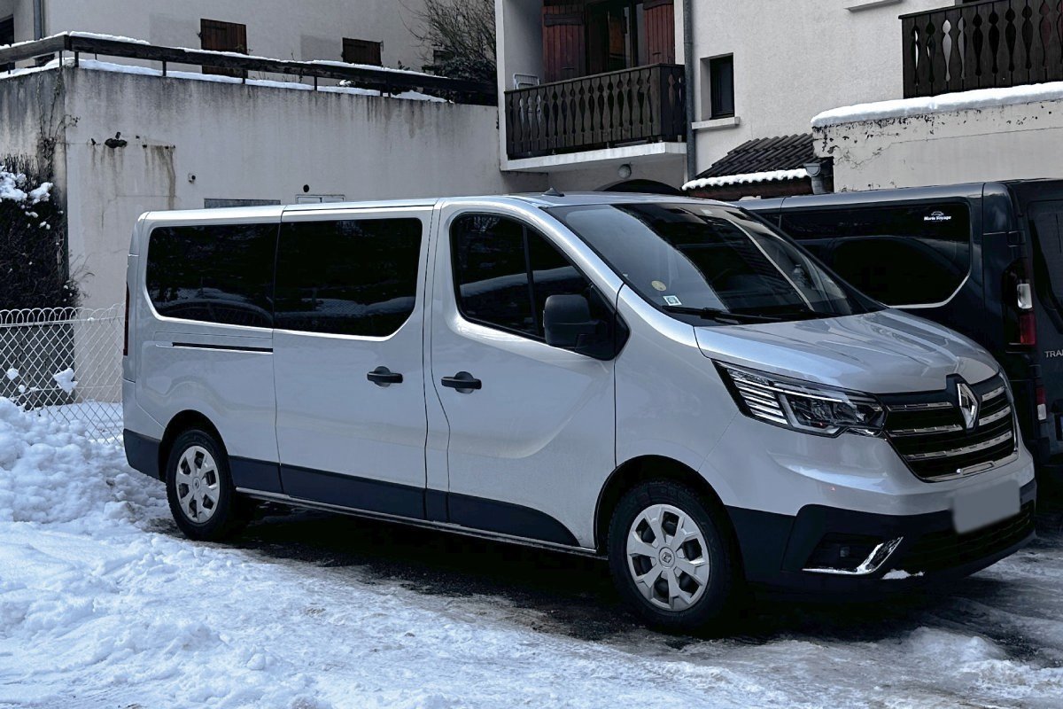 Renault Trafic in Mutier for winter transfer