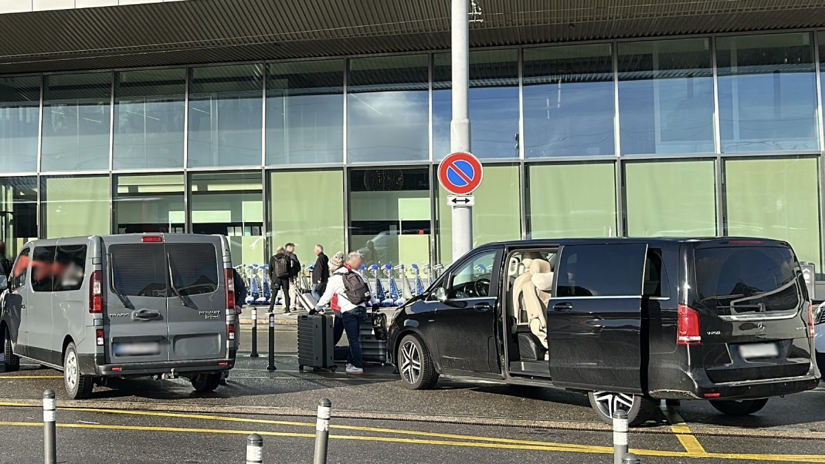 Two Business and Comfort class vehicles for a private transfer from Geneva airport to Morges