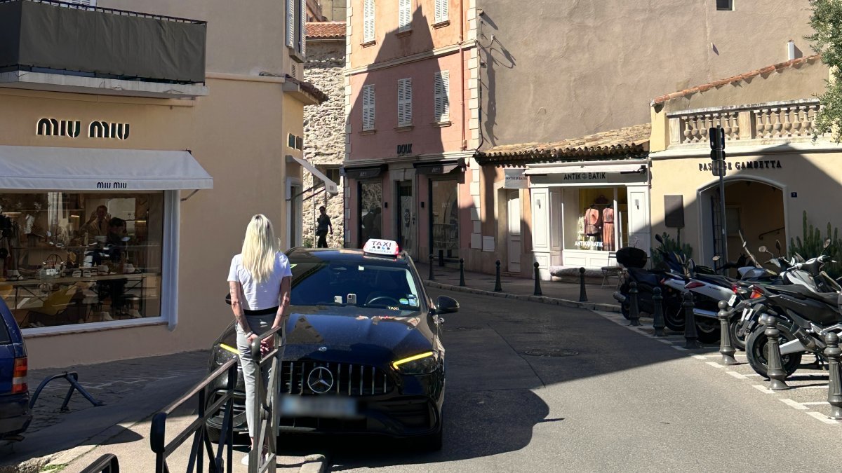 Official taxis waiting for passengers at Saint-Tropez for transfers to Antibes